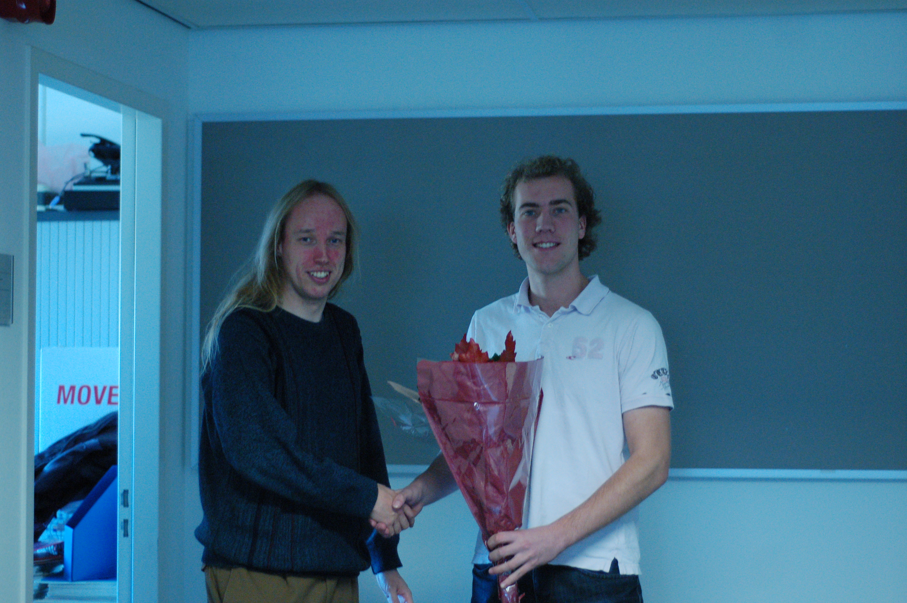 Pieter-Tjerk receives his education bouquet