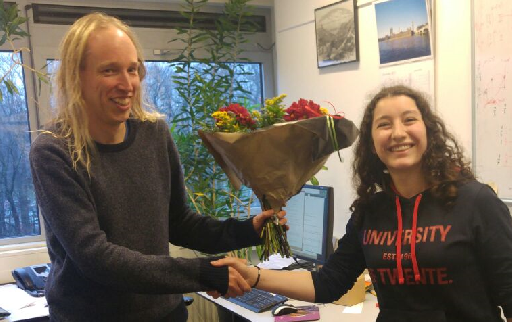 Pieter-Tjerk de Boer receives his education bouquet