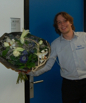 Uetz receives his education bouquet